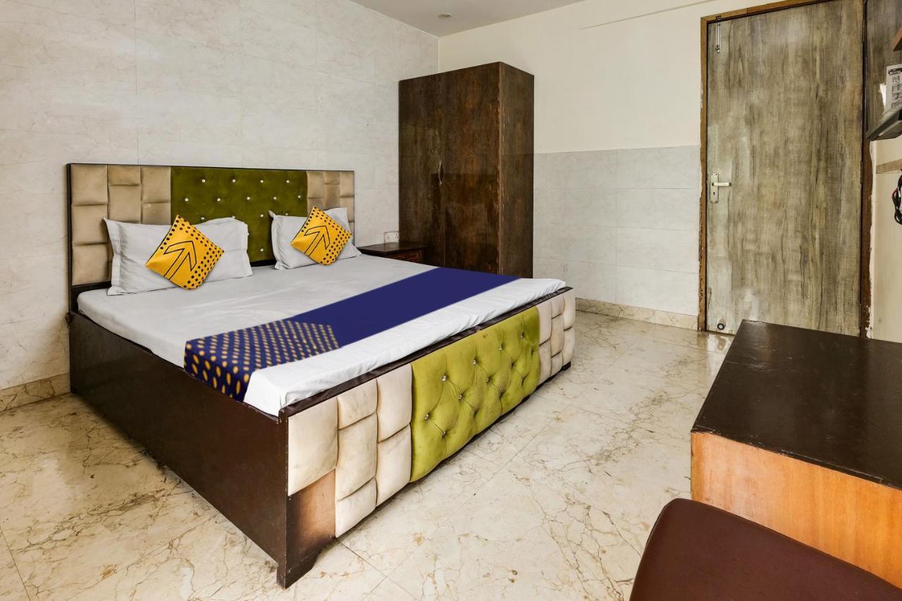 Oyo Flagship 81486 Hotel Mahalaxmi Guesthouse New Delhi Exterior photo
