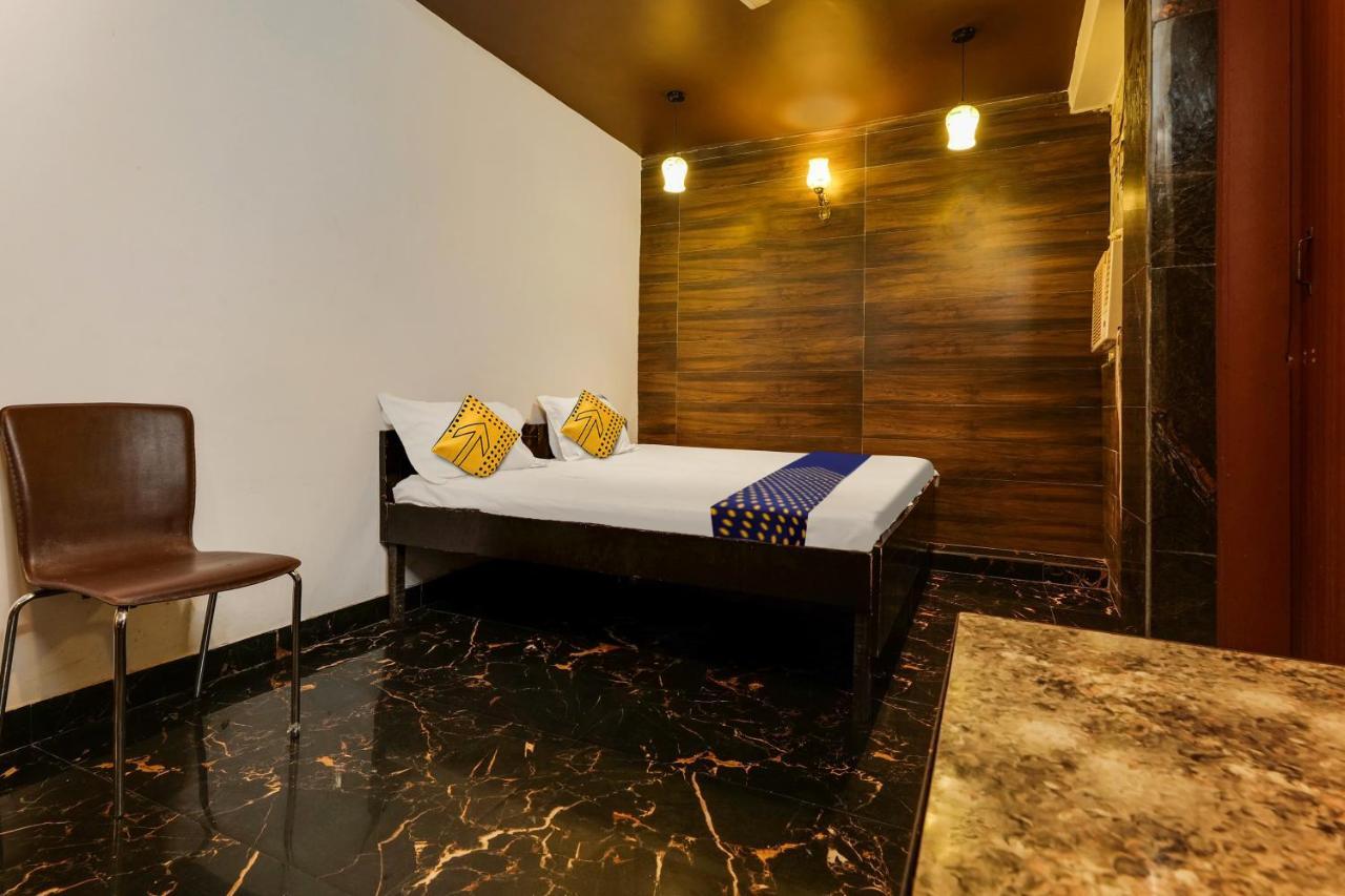 Oyo Flagship 81486 Hotel Mahalaxmi Guesthouse New Delhi Exterior photo